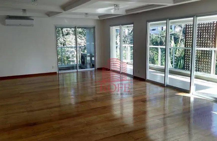 Foto 1 de Apartamento com 4 Quartos para alugar, 240m² em Granja Julieta, São Paulo
