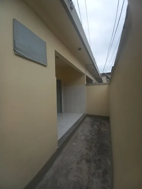 Foto 1 de Casa com 2 Quartos para alugar, 60m² em Jardim Alcantara, São Gonçalo