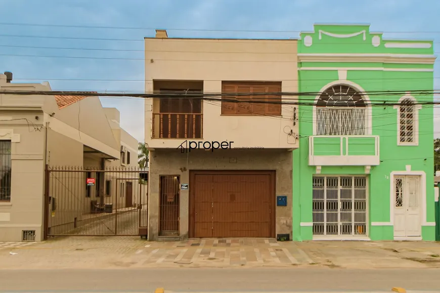 Foto 1 de Casa com 4 Quartos para venda ou aluguel, 280m² em Fragata, Pelotas