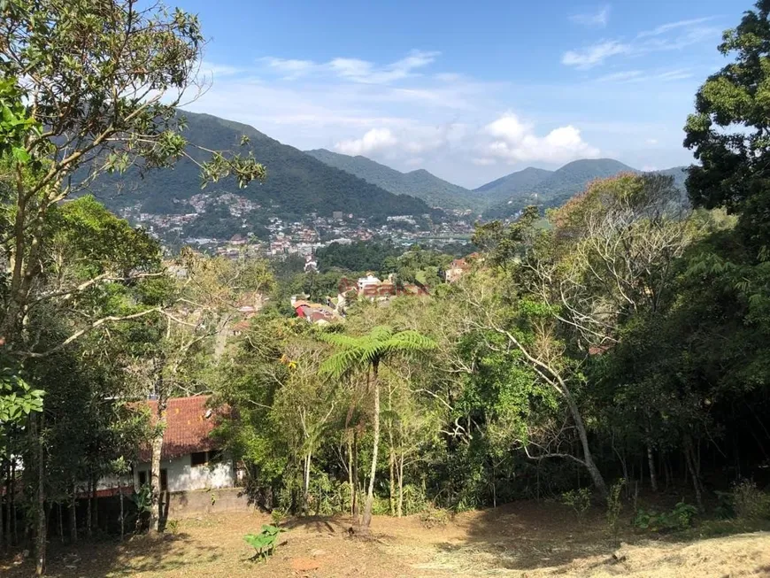 Foto 1 de Lote/Terreno à venda, 728m² em Parque do Ingá, Teresópolis