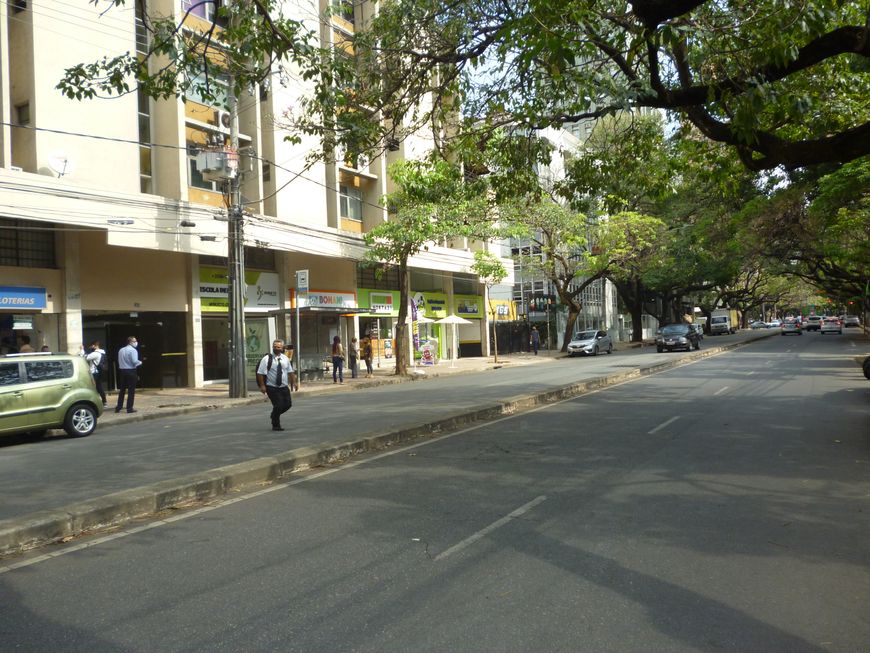 Sala Comercial na Avenida Prudente de Morais, 135, Santo Antônio em Belo Horizonte, por R 150.