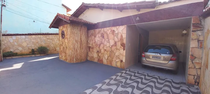 Foto 1 de Casa com 3 Quartos à venda, 227m² em Setor Morais, Goiânia