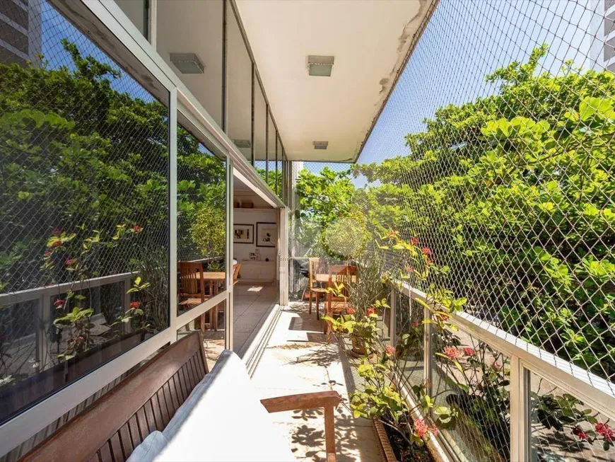 Foto 1 de Apartamento com 4 Quartos à venda, 148m² em Leblon, Rio de Janeiro