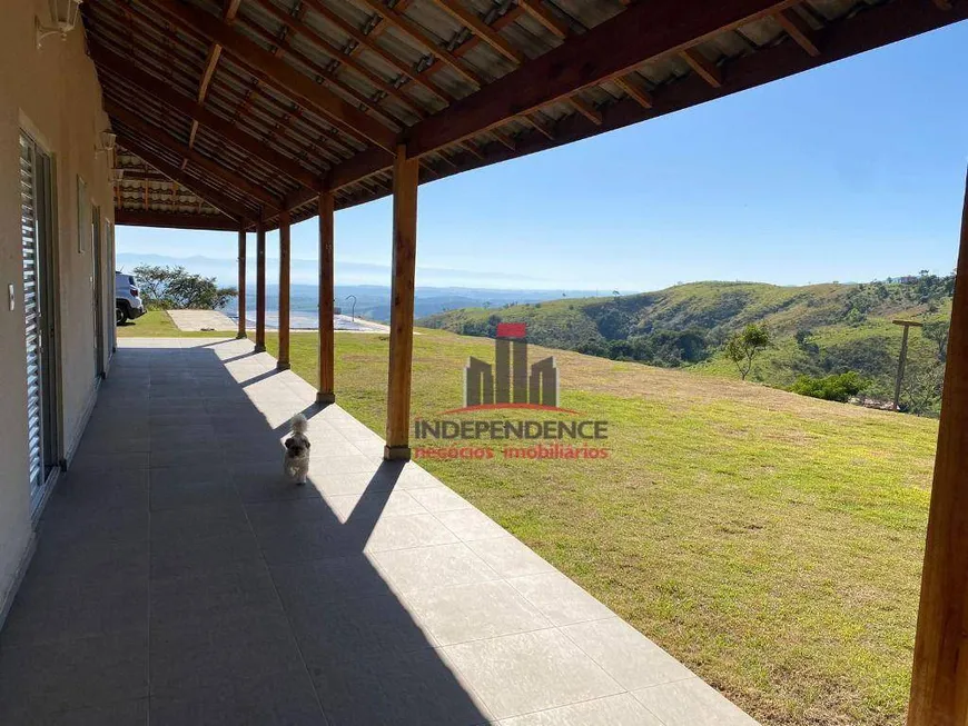 Foto 1 de Fazenda/Sítio com 3 Quartos à venda, 270m² em Chacara Bela Vista, Caçapava