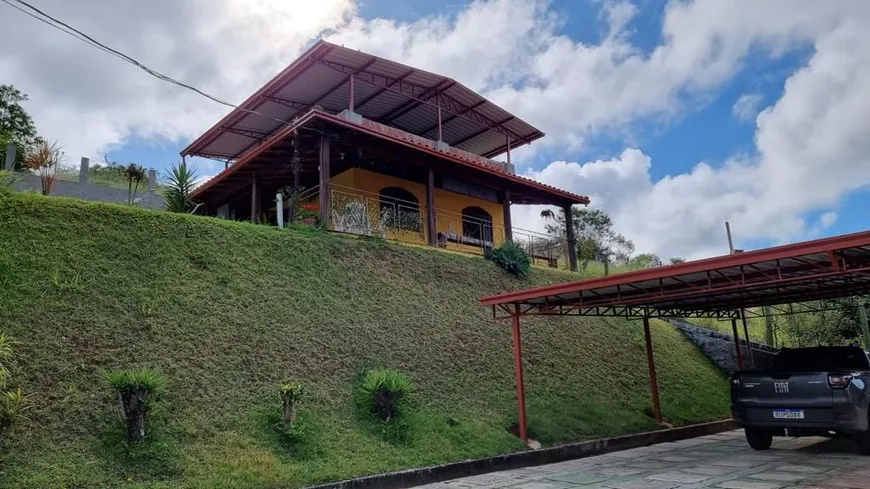 Foto 1 de Fazenda/Sítio com 2 Quartos à venda, 1000m² em Terras do Comendador, Juiz de Fora