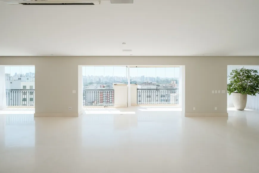 Foto 1 de Apartamento com 3 Quartos à venda, 300m² em Itaim Bibi, São Paulo