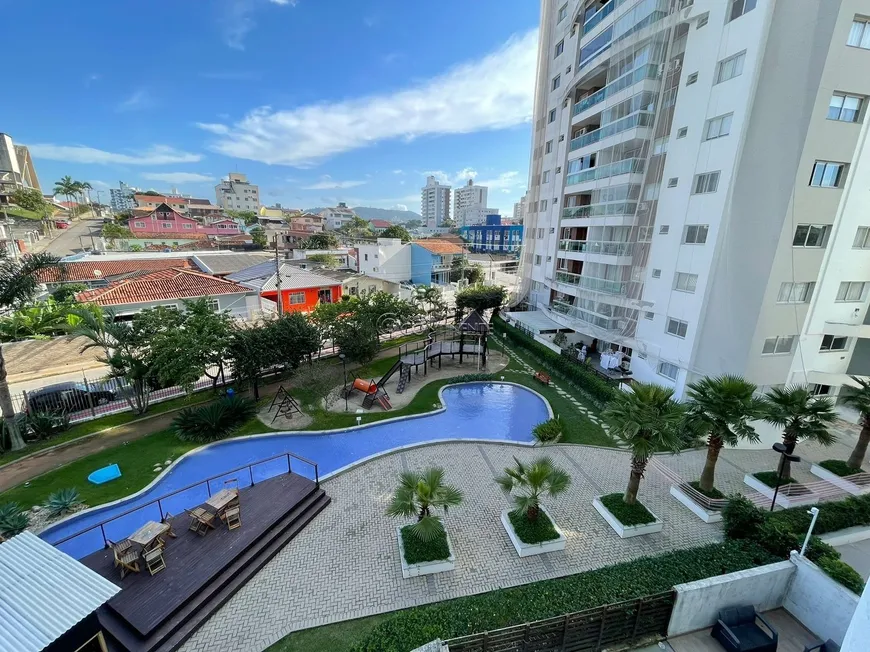 Foto 1 de Apartamento com 3 Quartos à venda, 106m² em Barreiros, São José