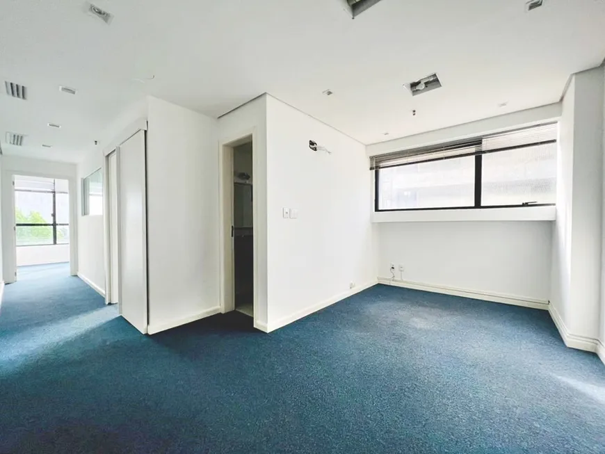 Foto 1 de Sala Comercial para alugar, 56m² em Três Figueiras, Porto Alegre