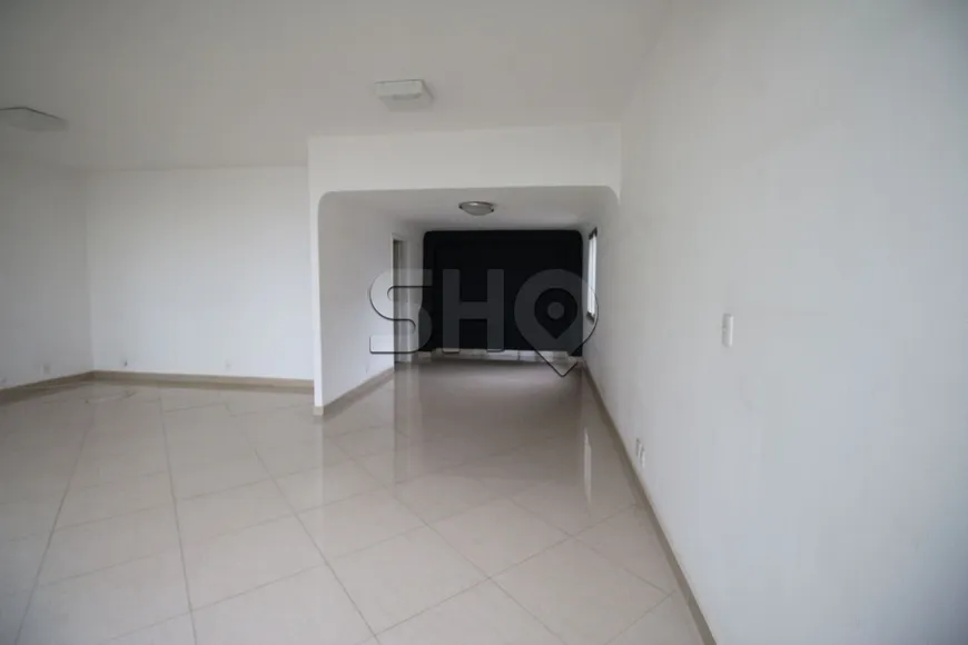 Foto 1 de Apartamento com 2 Quartos para alugar, 182m² em Higienópolis, São Paulo
