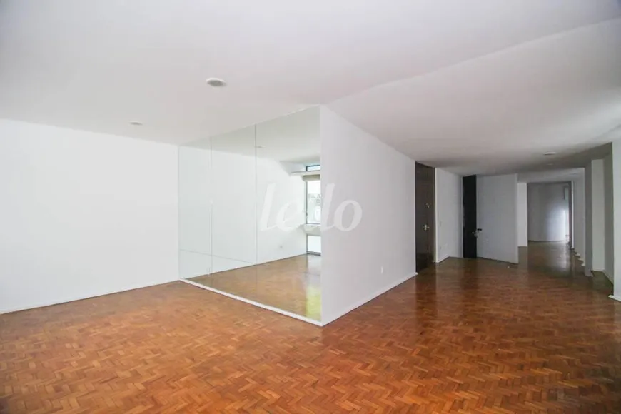 Foto 1 de Apartamento com 3 Quartos para alugar, 242m² em Jardins, São Paulo