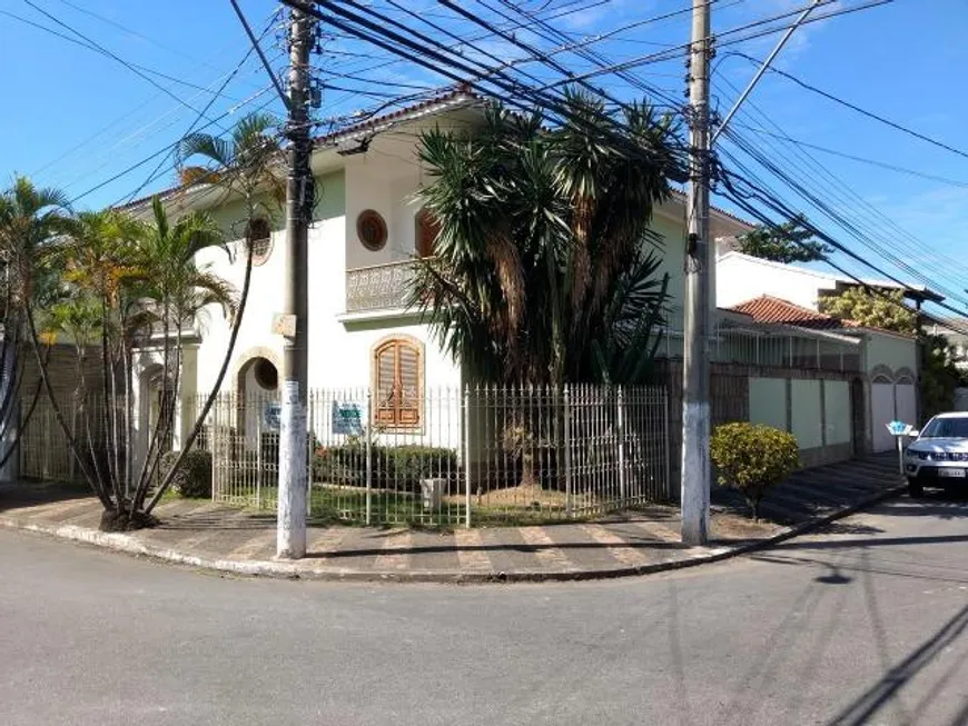 Foto 1 de Casa com 4 Quartos à venda, 381m² em Jardim Amália, Volta Redonda