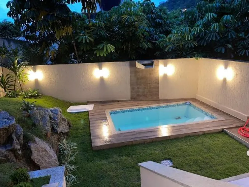 Foto 1 de Casa de Condomínio com 3 Quartos à venda, 180m² em Charitas, Niterói