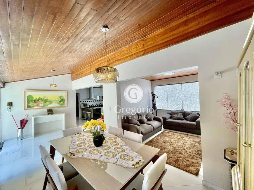 Foto 1 de Casa de Condomínio com 3 Quartos à venda, 215m² em Granja Viana, Cotia