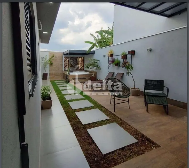 Foto 1 de Casa com 3 Quartos à venda, 160m² em Cidade Jardim, Uberlândia