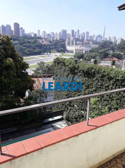 Foto 1 de Casa com 5 Quartos à venda, 700m² em Pacaembu, São Paulo