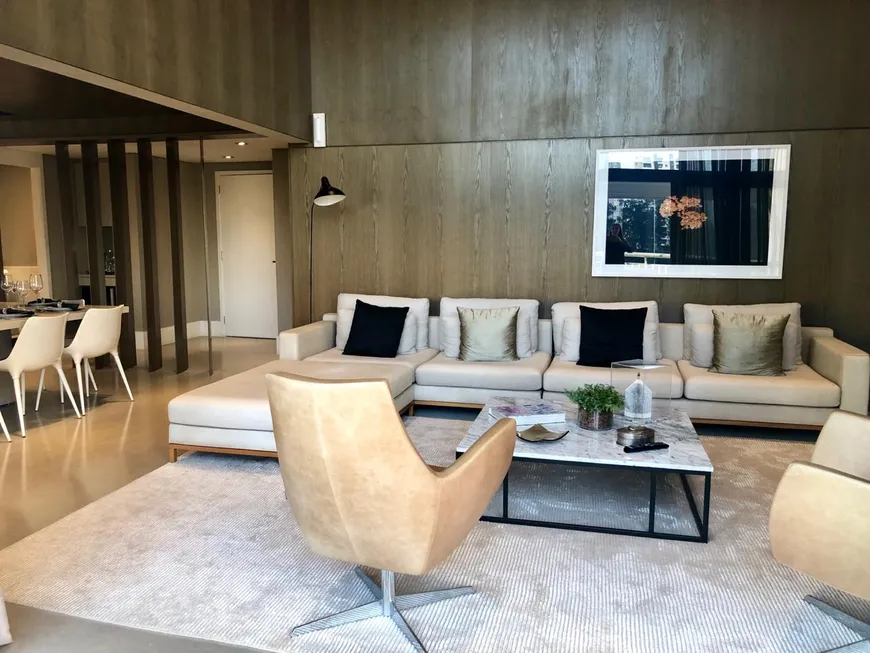Foto 1 de Apartamento com 4 Quartos à venda, 238m² em Vila Suzana, São Paulo