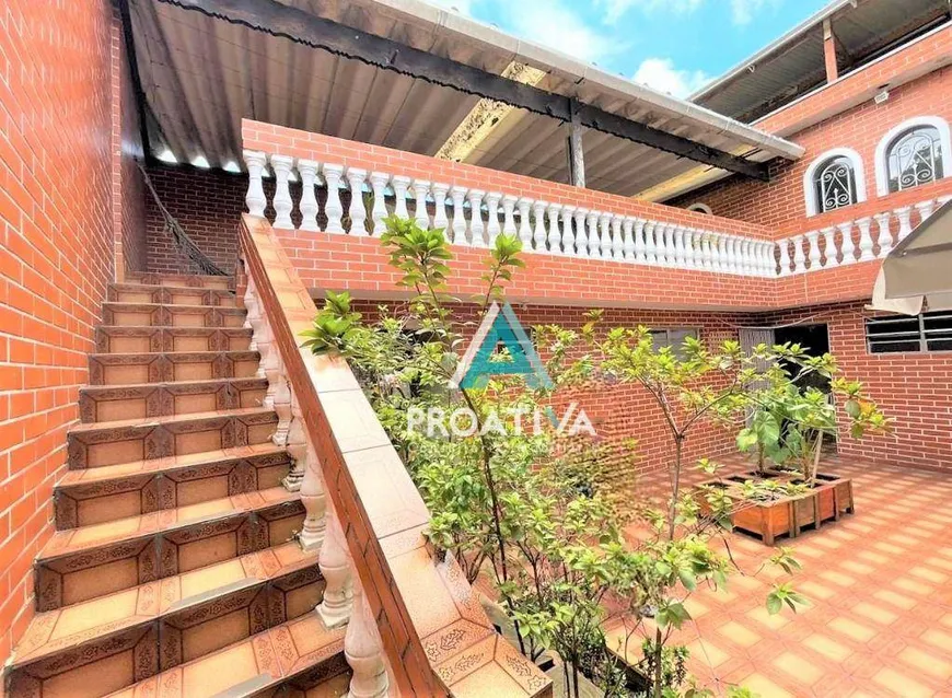 Foto 1 de Casa com 3 Quartos à venda, 257m² em Vila Scarpelli, Santo André