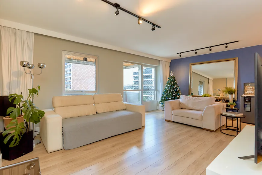 Foto 1 de Apartamento com 4 Quartos à venda, 155m² em Água Verde, Curitiba