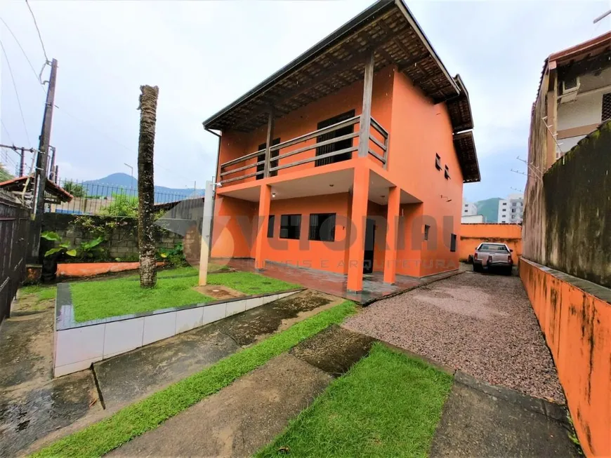 Foto 1 de Sobrado com 4 Quartos à venda, 178m² em Martim de Sa, Caraguatatuba