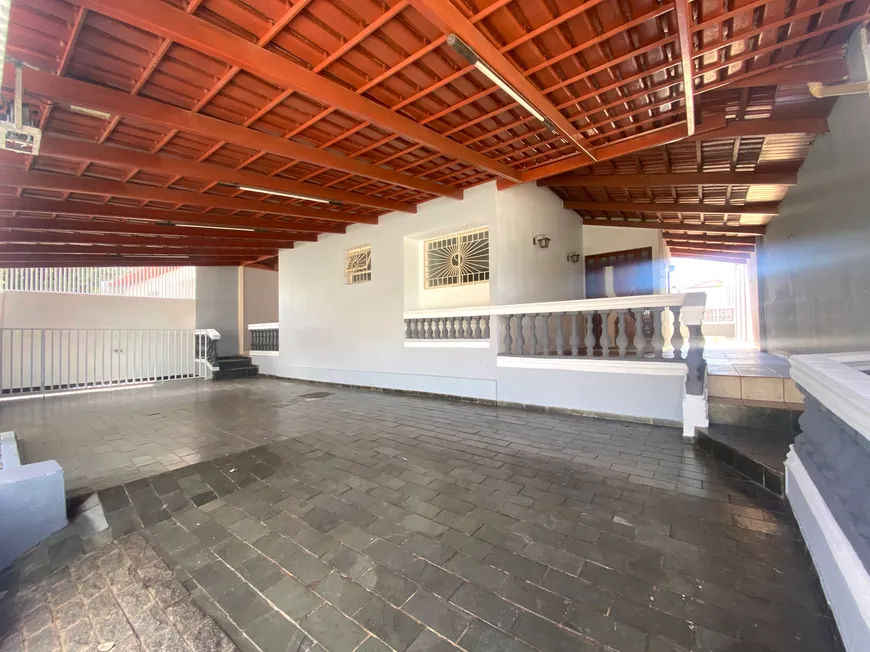 Foto 1 de Casa com 3 Quartos à venda, 315m² em Goiania 2, Goiânia
