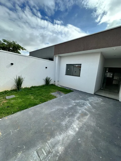 Foto 1 de Casa com 2 Quartos à venda, 67m² em Residencial Santa Fe I, Goiânia