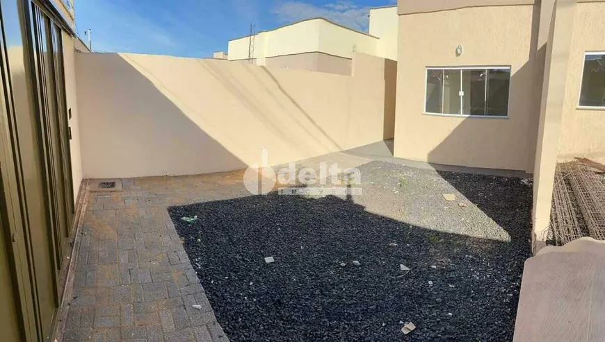 Foto 1 de Casa com 2 Quartos à venda, 60m² em Jardim Holanda, Uberlândia