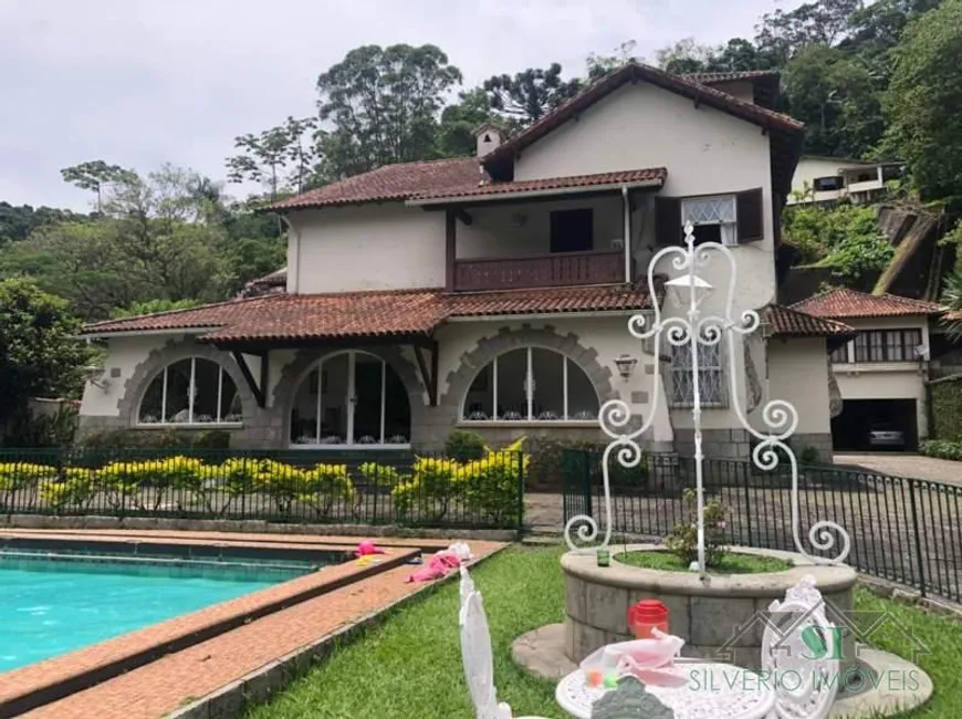 Foto 1 de Casa com 6 Quartos para venda ou aluguel, 718m² em Castelanea, Petrópolis