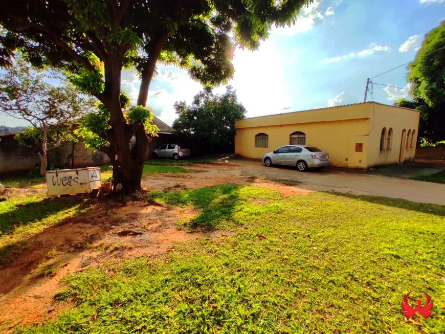 Foto 1 de Casa com 3 Quartos à venda, 550m² em Milanez, Contagem