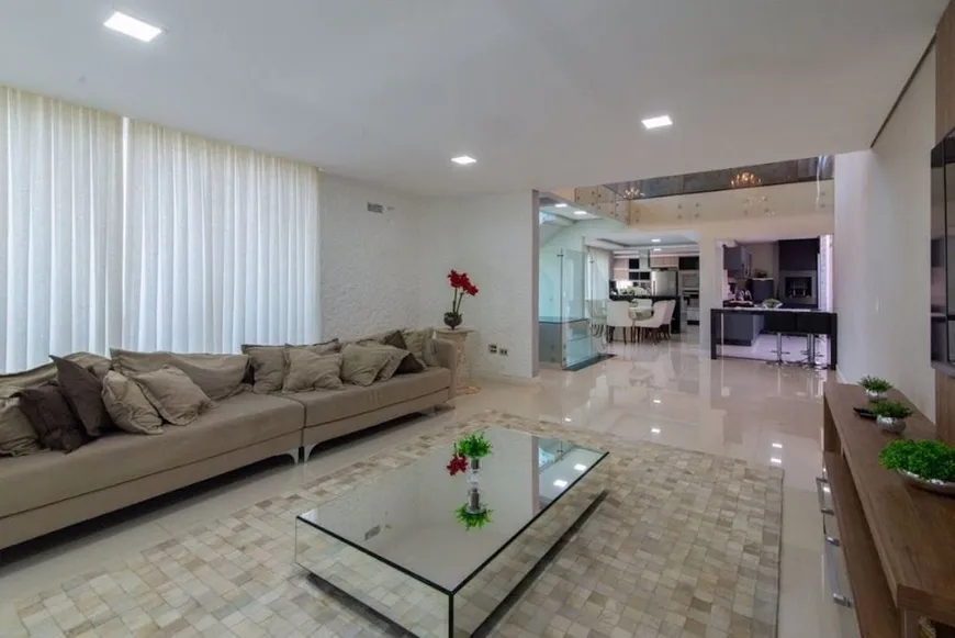 Foto 1 de Casa de Condomínio com 3 Quartos à venda, 365m² em Aragarça, Londrina