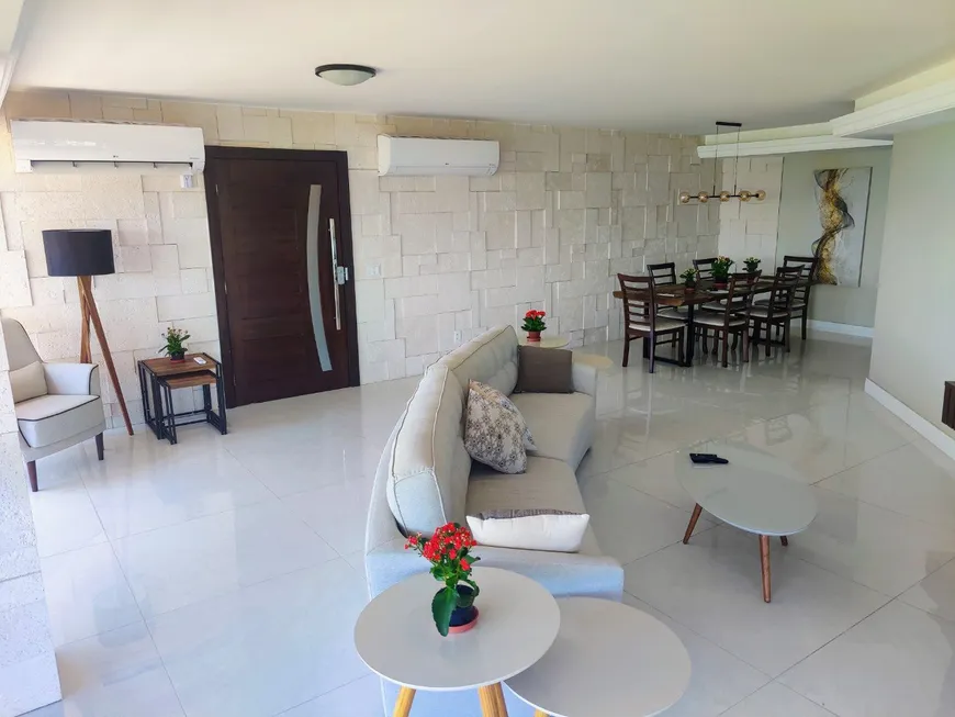 Foto 1 de Apartamento com 4 Quartos à venda, 270m² em Ponta Verde, Maceió