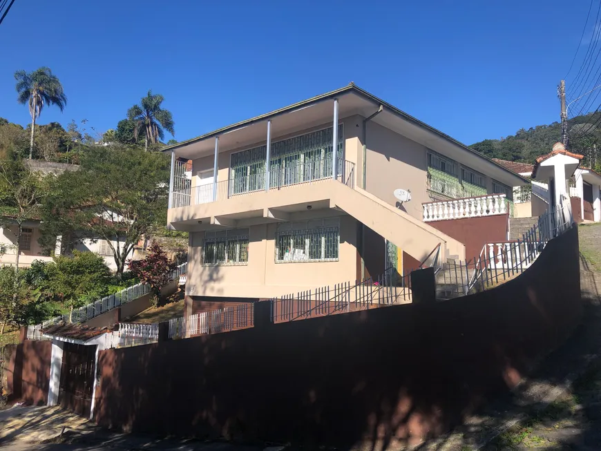 Foto 1 de Casa com 3 Quartos à venda, 230m² em Mosela, Petrópolis