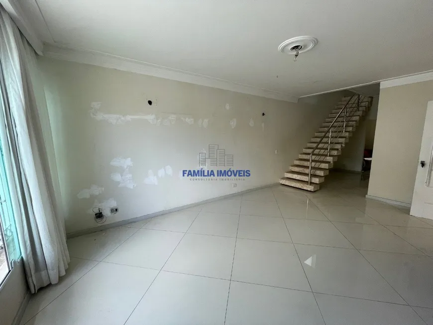 Foto 1 de Sobrado com 3 Quartos à venda, 178m² em Marapé, Santos