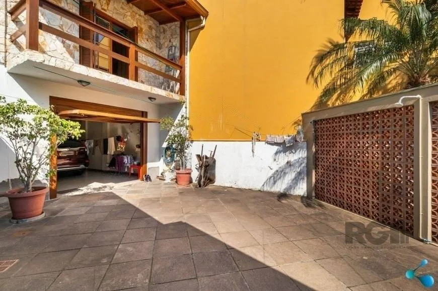 Foto 1 de Casa com 4 Quartos à venda, 74m² em Medianeira, Porto Alegre