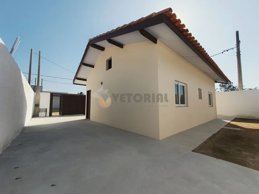 Foto 1 de Casa com 2 Quartos à venda, 60m² em Balneário dos Golfinhos , Caraguatatuba