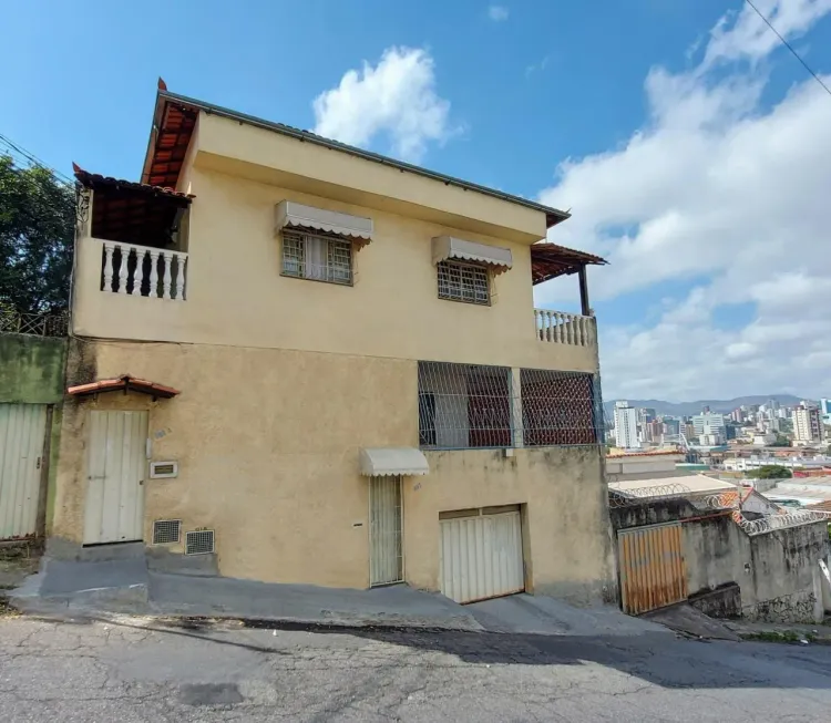 Foto 1 de Casa com 5 Quartos à venda, 412m² em Carlos Prates, Belo Horizonte