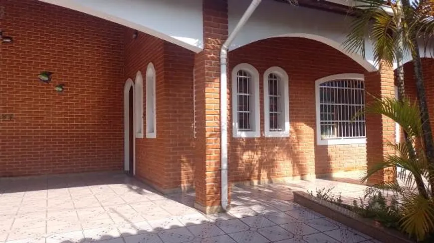 Foto 1 de Casa com 4 Quartos à venda, 241m² em Belmira Novaes, Peruíbe