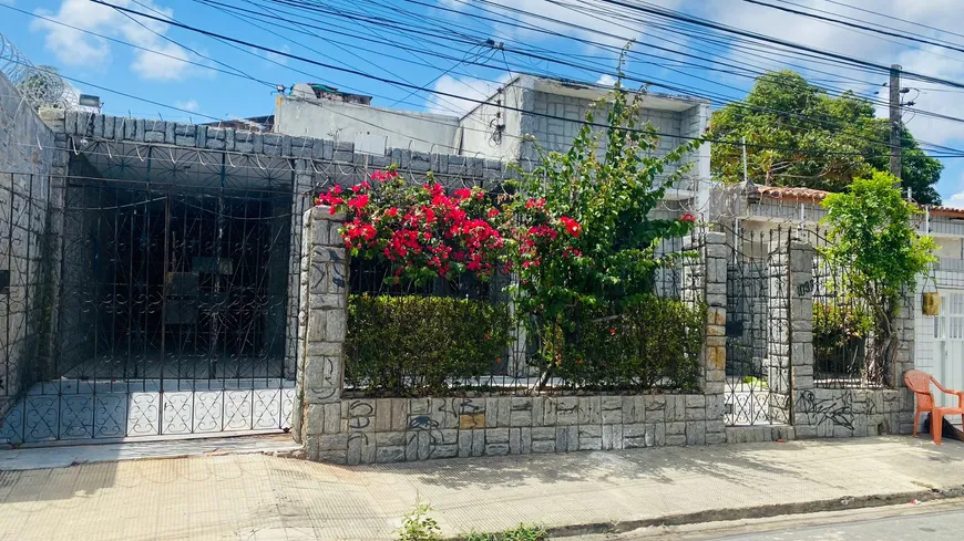 Foto 1 de Casa com 6 Quartos à venda, 277m² em Damas, Fortaleza