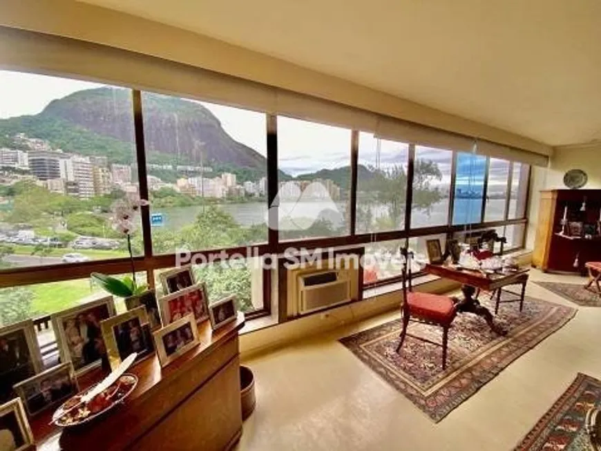Foto 1 de Apartamento com 3 Quartos à venda, 221m² em Lagoa, Rio de Janeiro