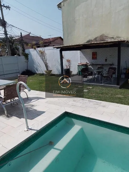 Foto 1 de Casa com 4 Quartos à venda, 360m² em Piratininga, Niterói