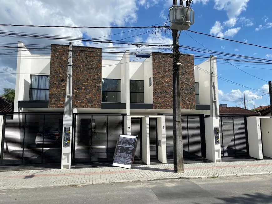 Foto 1 de Sobrado com 3 Quartos à venda, 110m² em Bom Retiro, Joinville