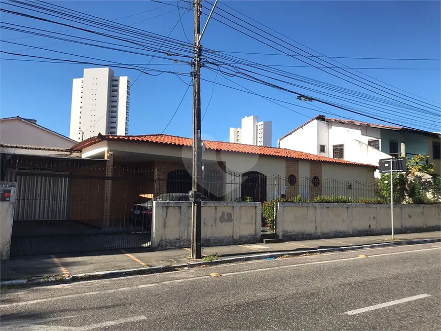 Foto 1 de Casa com 4 Quartos à venda, 183m² em Joaquim Tavora, Fortaleza