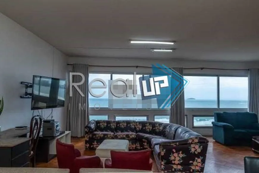 Foto 1 de Apartamento com 4 Quartos à venda, 215m² em Copacabana, Rio de Janeiro