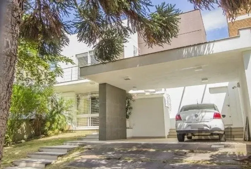 Foto 1 de Casa com 4 Quartos à venda, 252m² em Santo Antônio, Porto Alegre