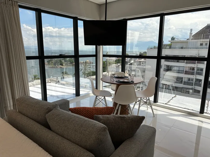 Foto 1 de Apartamento com 1 Quarto para alugar, 35m² em Coqueiros, Florianópolis