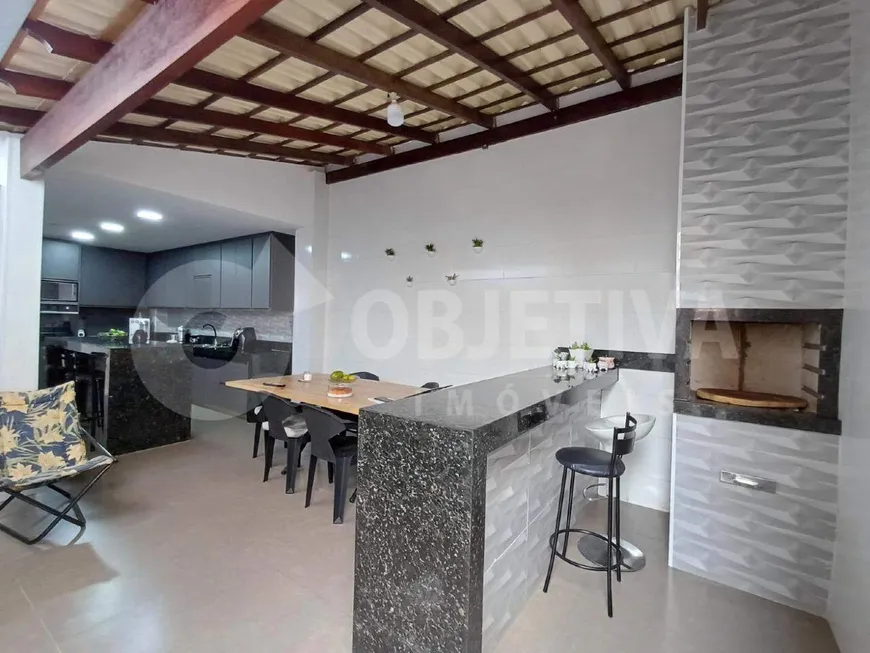 Foto 1 de Casa com 3 Quartos à venda, 324m² em Cidade Jardim, Uberlândia