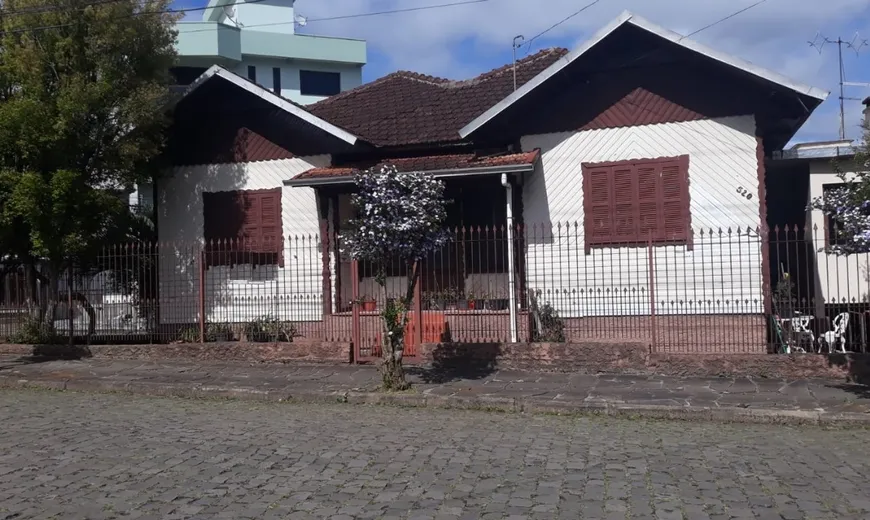 Foto 1 de Casa com 5 Quartos à venda, 250m² em Madureira, Caxias do Sul