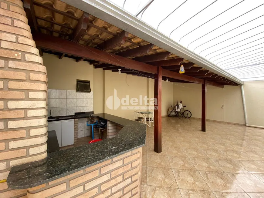 Foto 1 de Casa com 3 Quartos à venda, 130m² em Jardim Patrícia, Uberlândia