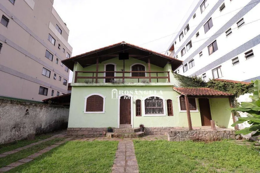 Foto 1 de Casa com 4 Quartos à venda, 265m² em Nossa Senhora de Fátima, Teresópolis