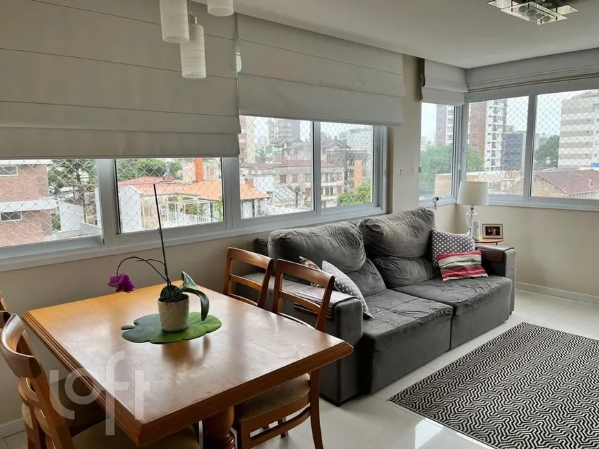 Foto 1 de Apartamento com 3 Quartos à venda, 68m² em Petrópolis, Porto Alegre