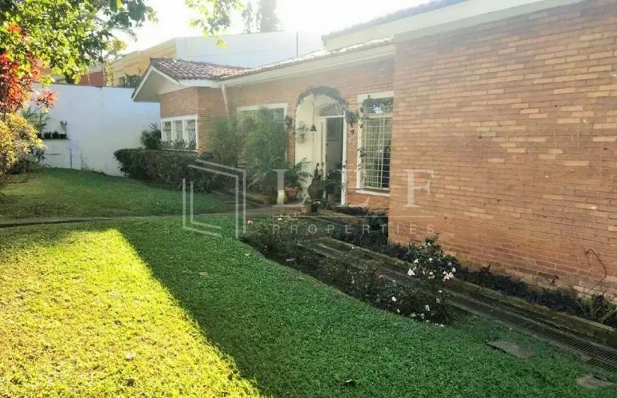 Foto 1 de Casa com 4 Quartos à venda, 245m² em Pacaembu, São Paulo